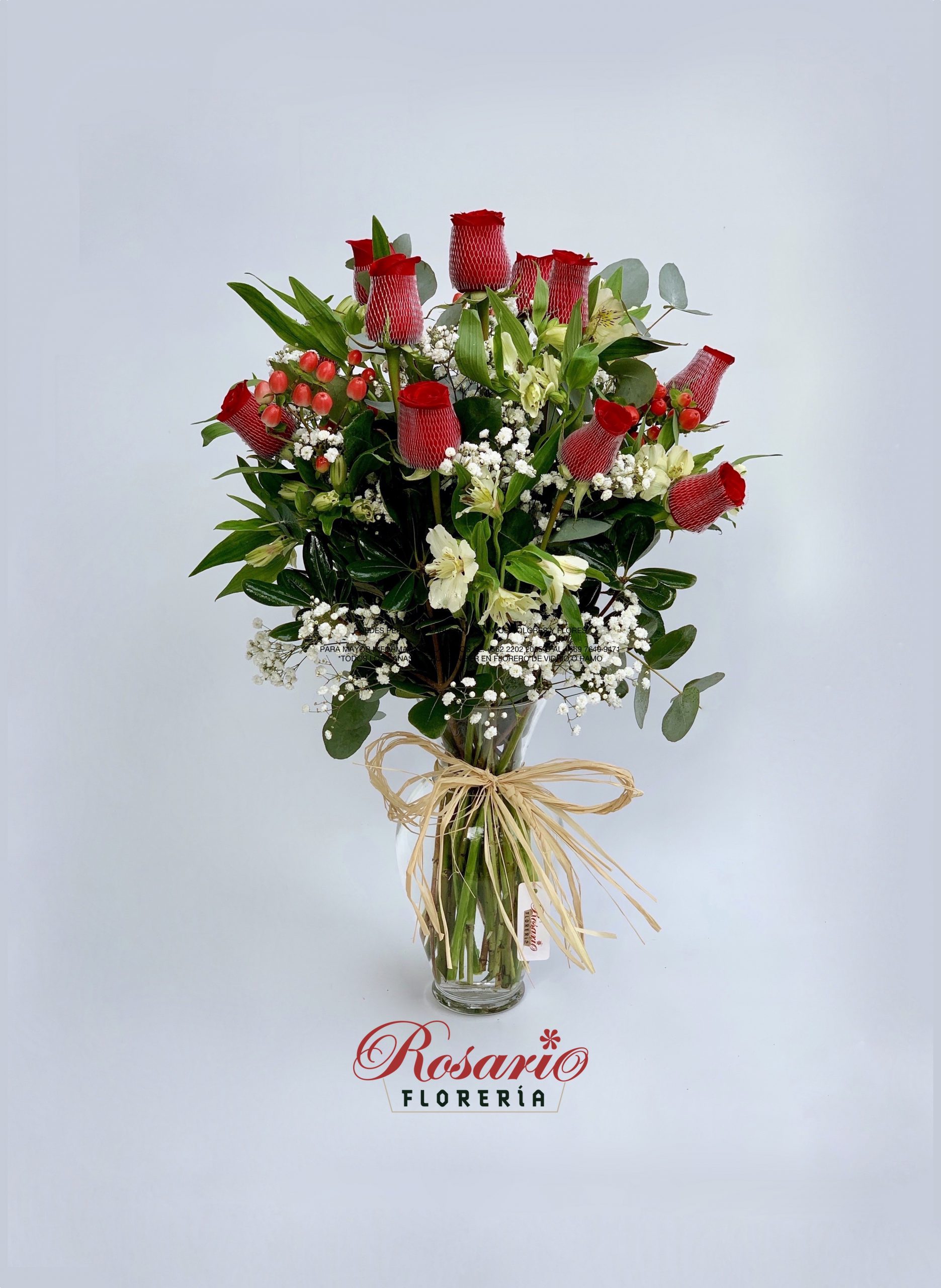 Florero De 12 Rosas rojas Astromelia blanca E Hipericum - Floreria Rosario