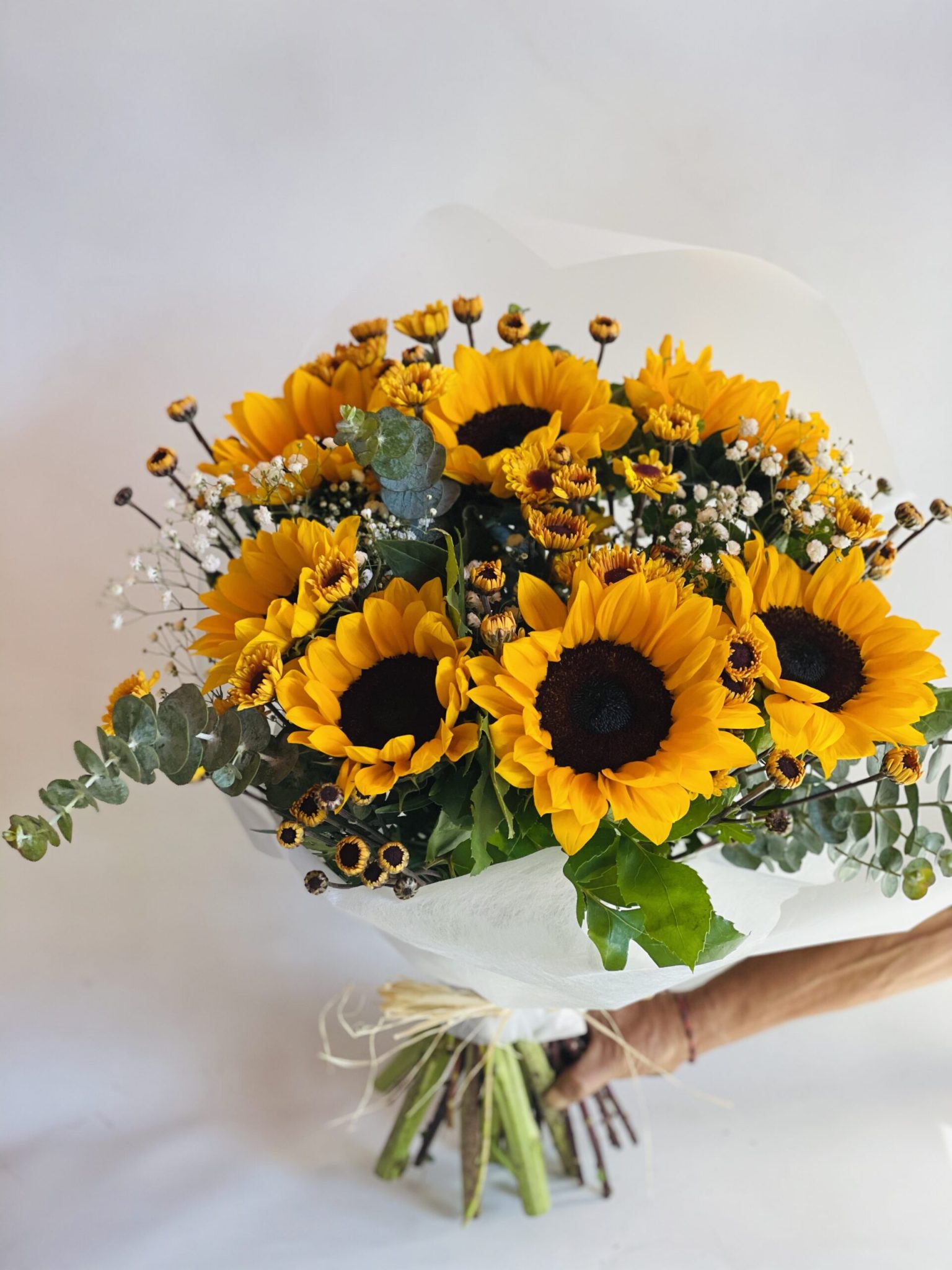 Ramo de Tulipanes y Girasoles con Conejito Amigurumi