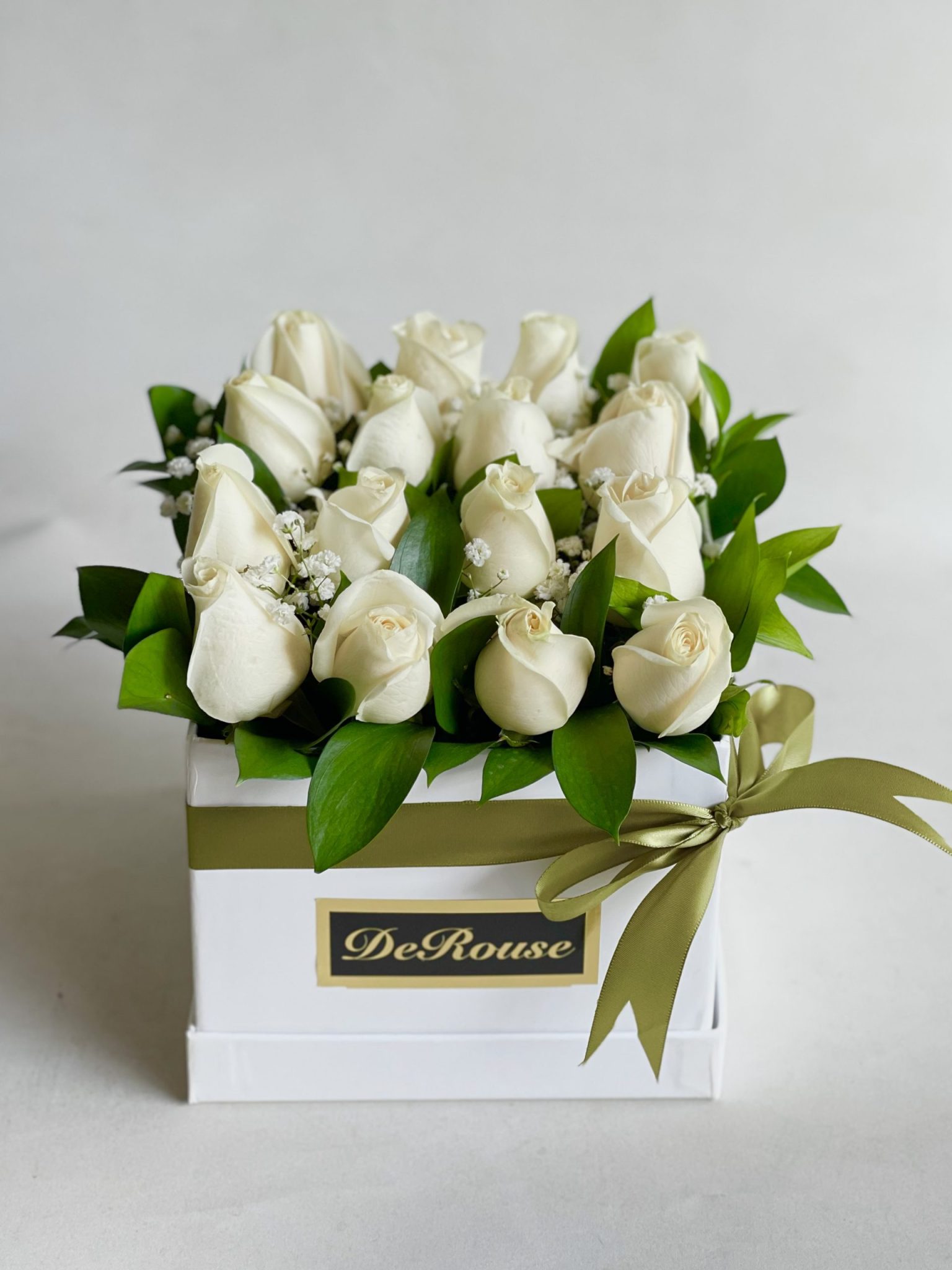 Caja Redonda de Rosas Blancas – Regalo Elegante con Despacho en Santiago